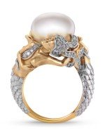 Кольцо из золота c бриллиантами и жемчугом