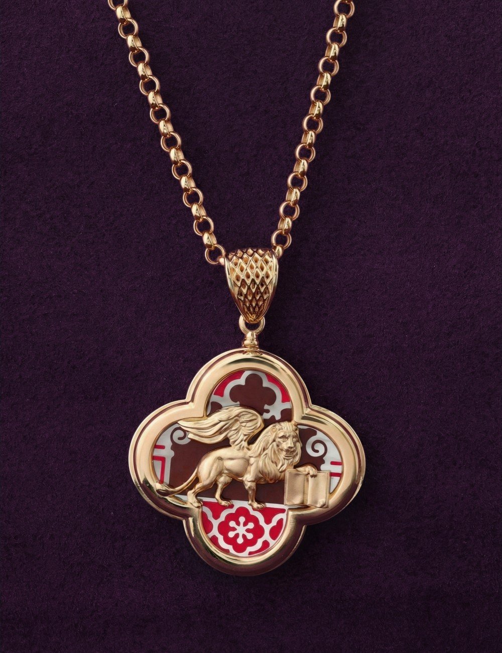 Подвеска из золота c эмалью и перламутром