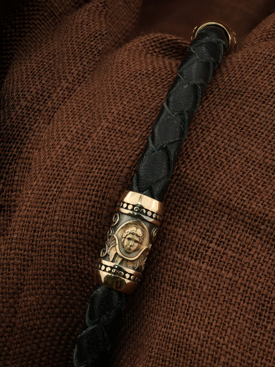 Браслет-шнурок из красного золота 585 пробы c кожаным шнурком