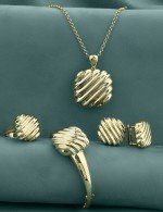 Серьги из лимонного золота