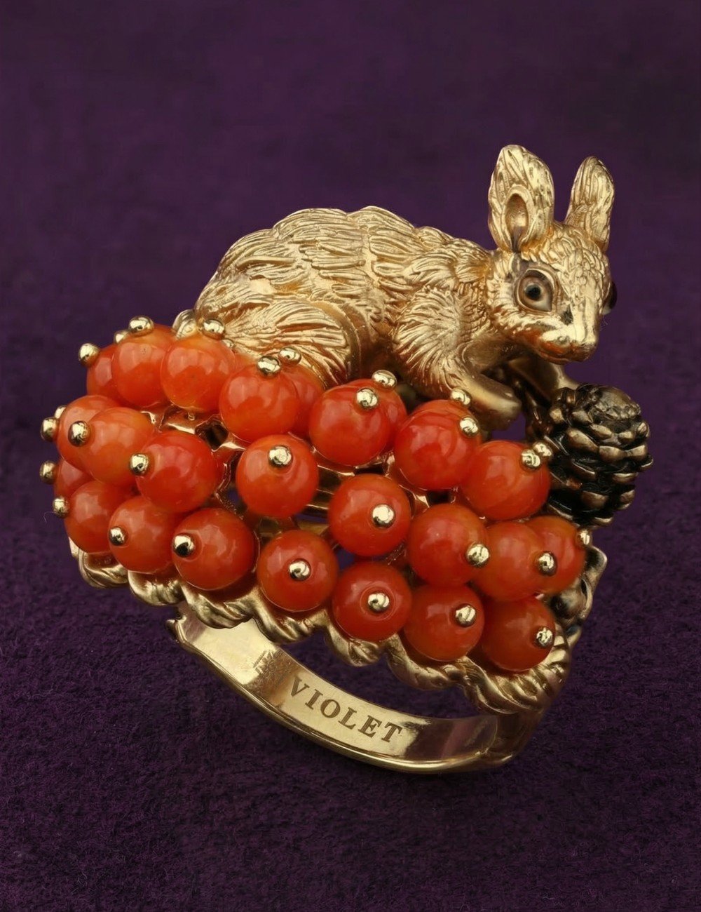 Кольцо из лимонного золота c эмалью и кораллом