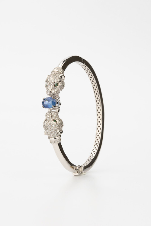 Браслет из белого золота 585 пробы c бриллиантами, сапфиром и изумрудом