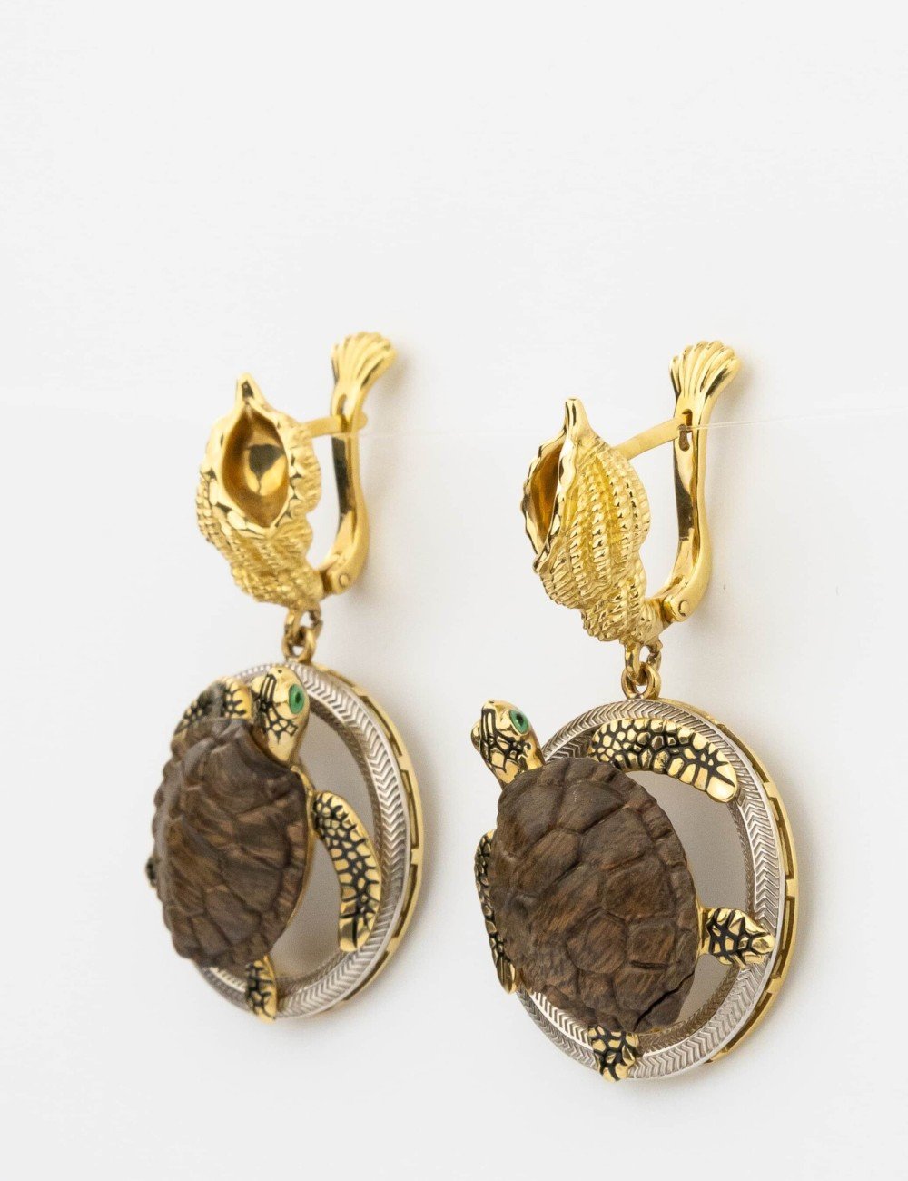 Серьги из лимонного золота c эмалью и железным деревом