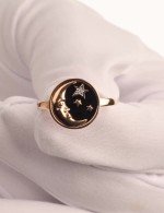 Кольцо из золота c бриллиантами и ониксом