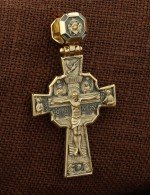 Крест из лимонного золота