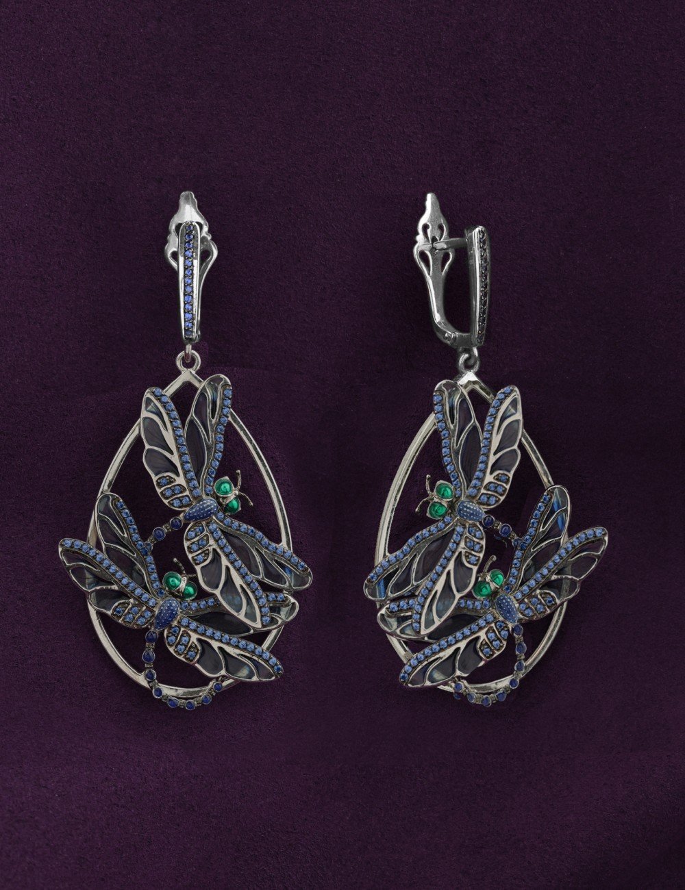 Серьги из белого золота c сапфиром и эмалью