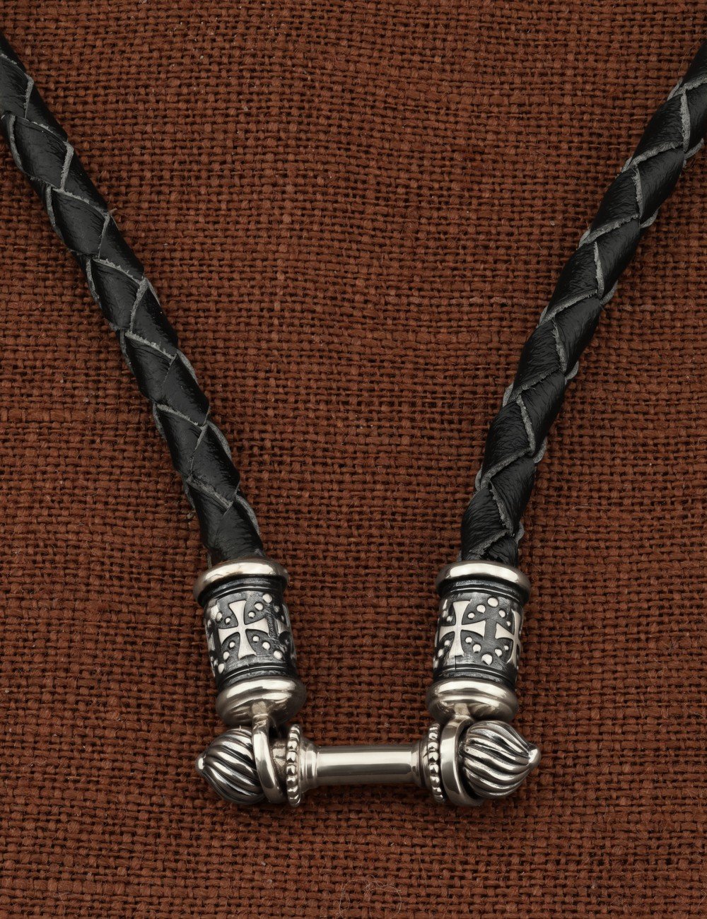 Гайтан из белого золота c кожаным шнурком