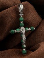 Крест из белого золота c малахитом