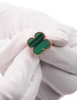 Кольцо из золота c малахитом