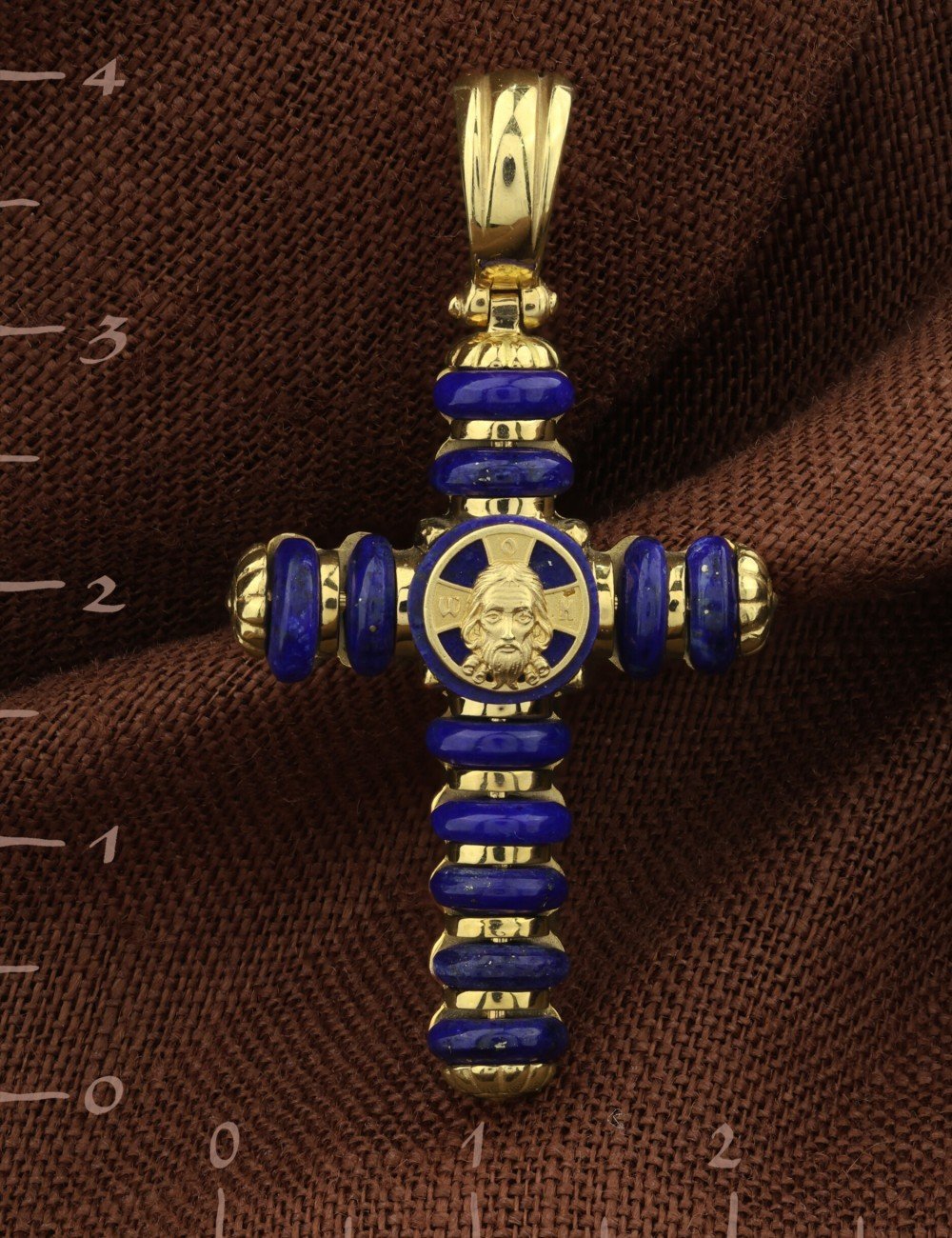 Крест из лимонного золота c лазуритом