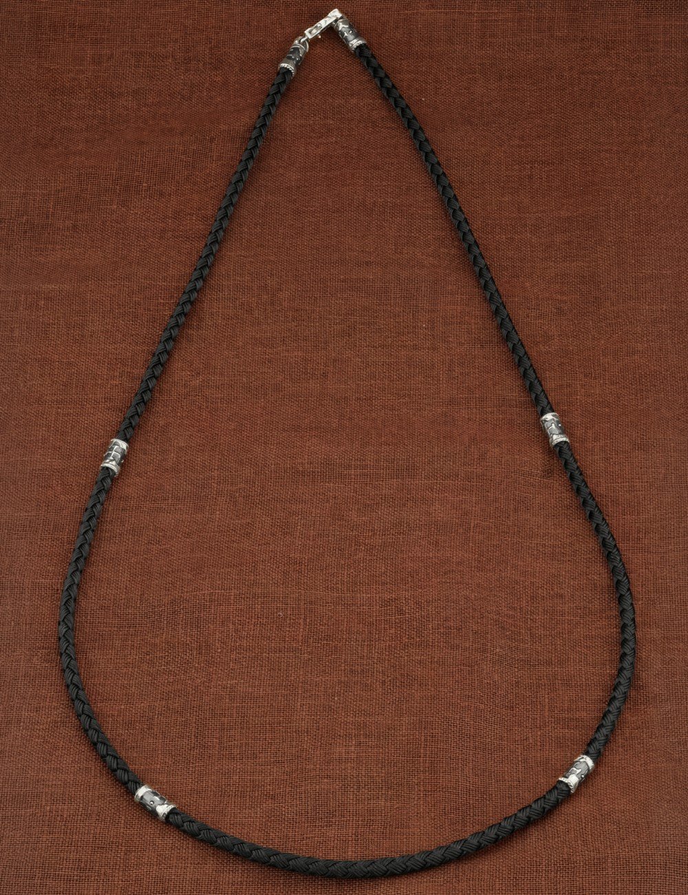 Шнурок шёлковый из белого золота c шёлковым шнурком