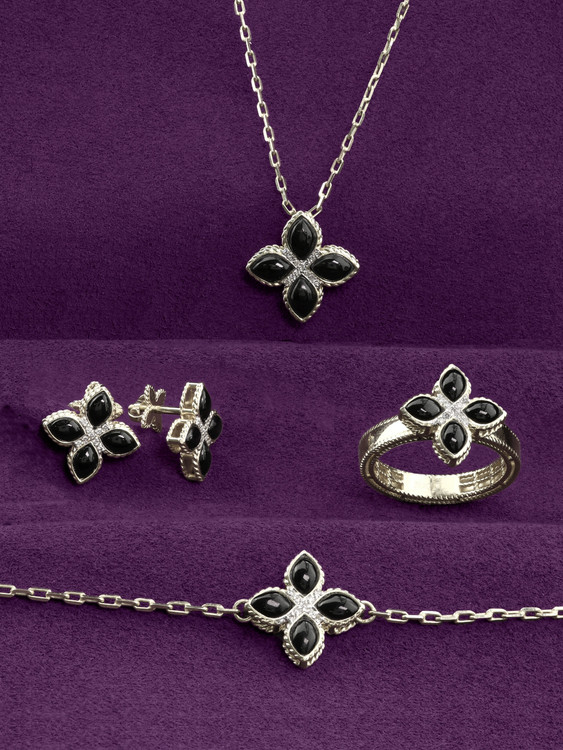 Кольцо из белого золота 585 пробы c бриллиантами и ониксом