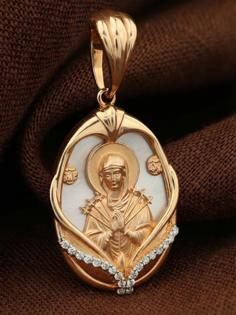 Нательная икона из красного золота 585 пробы c бриллиантами и перламутром