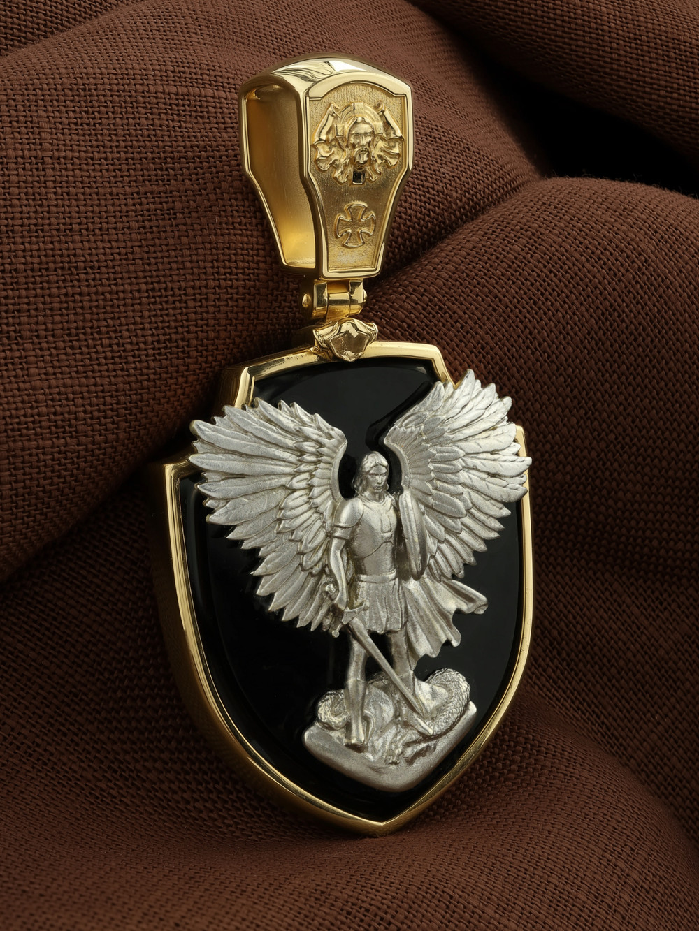 Нательная икона из лимонного золота 585 пробы c эмалью и ониксом