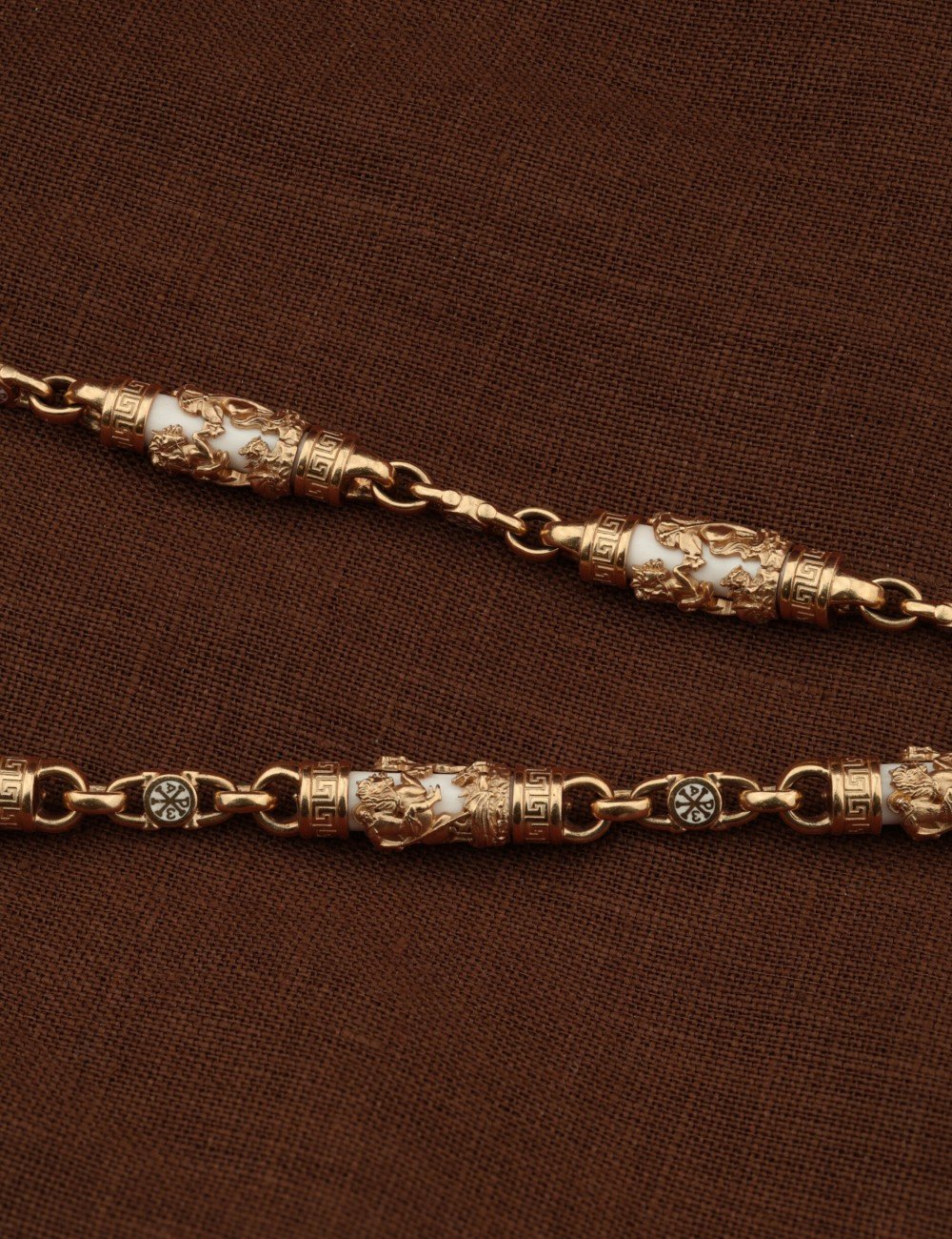 Цепь из золота c эмалью и бивнем мамонта