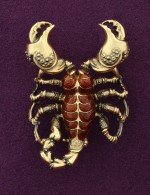 Брошь из лимонного золота c эмалью