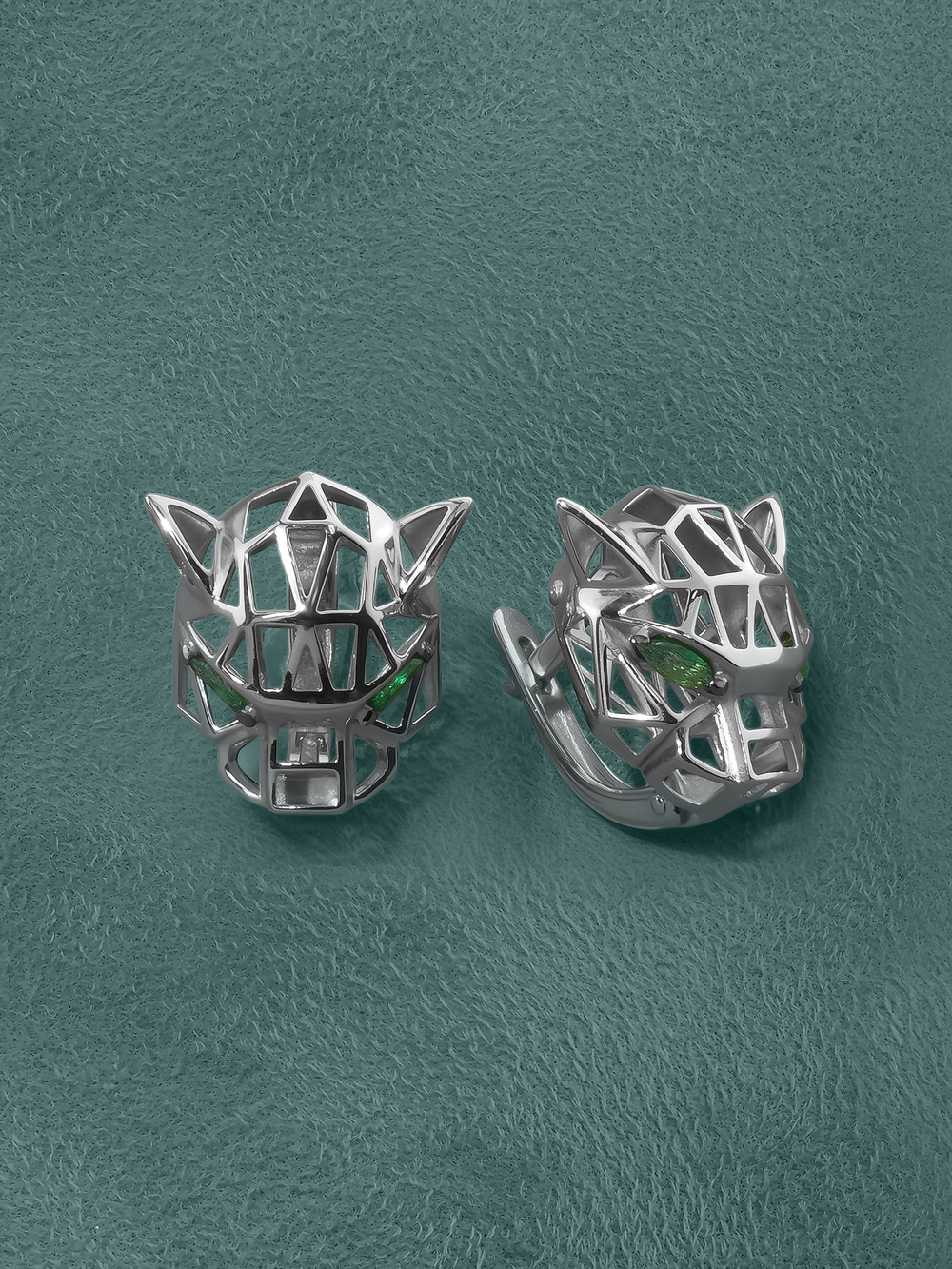 Серьги из белого золота 585 пробы c изумрудом