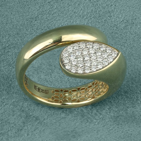 Кольцо из лимонного золота 585 пробы c бриллиантами