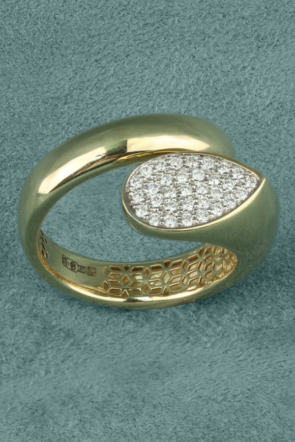Кольцо из лимонного золота c бриллиантами