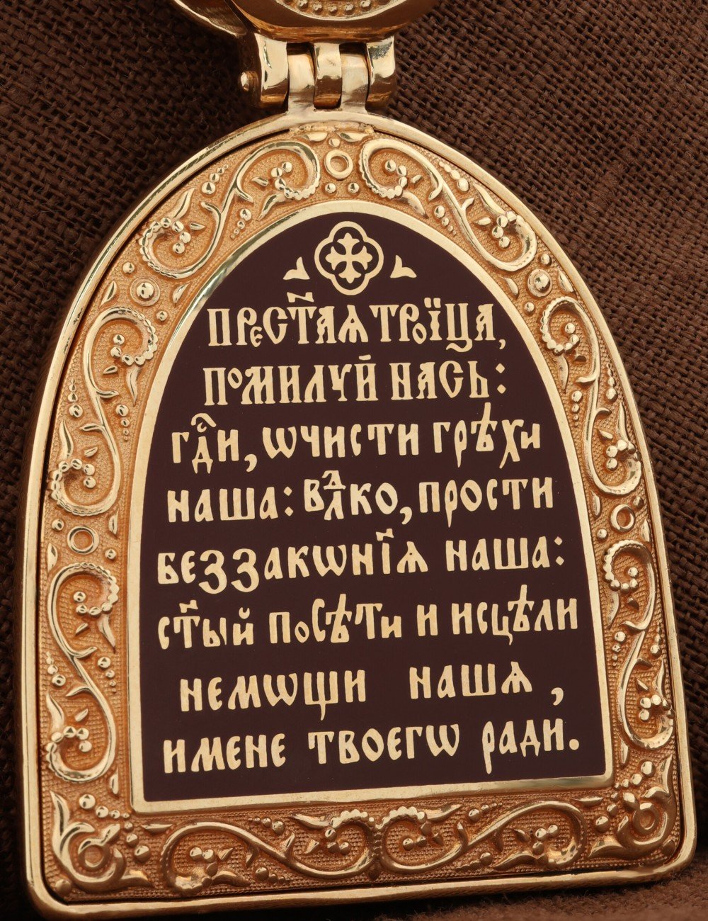 Образок из золота c эмалью, рубином и бивнем мамонта