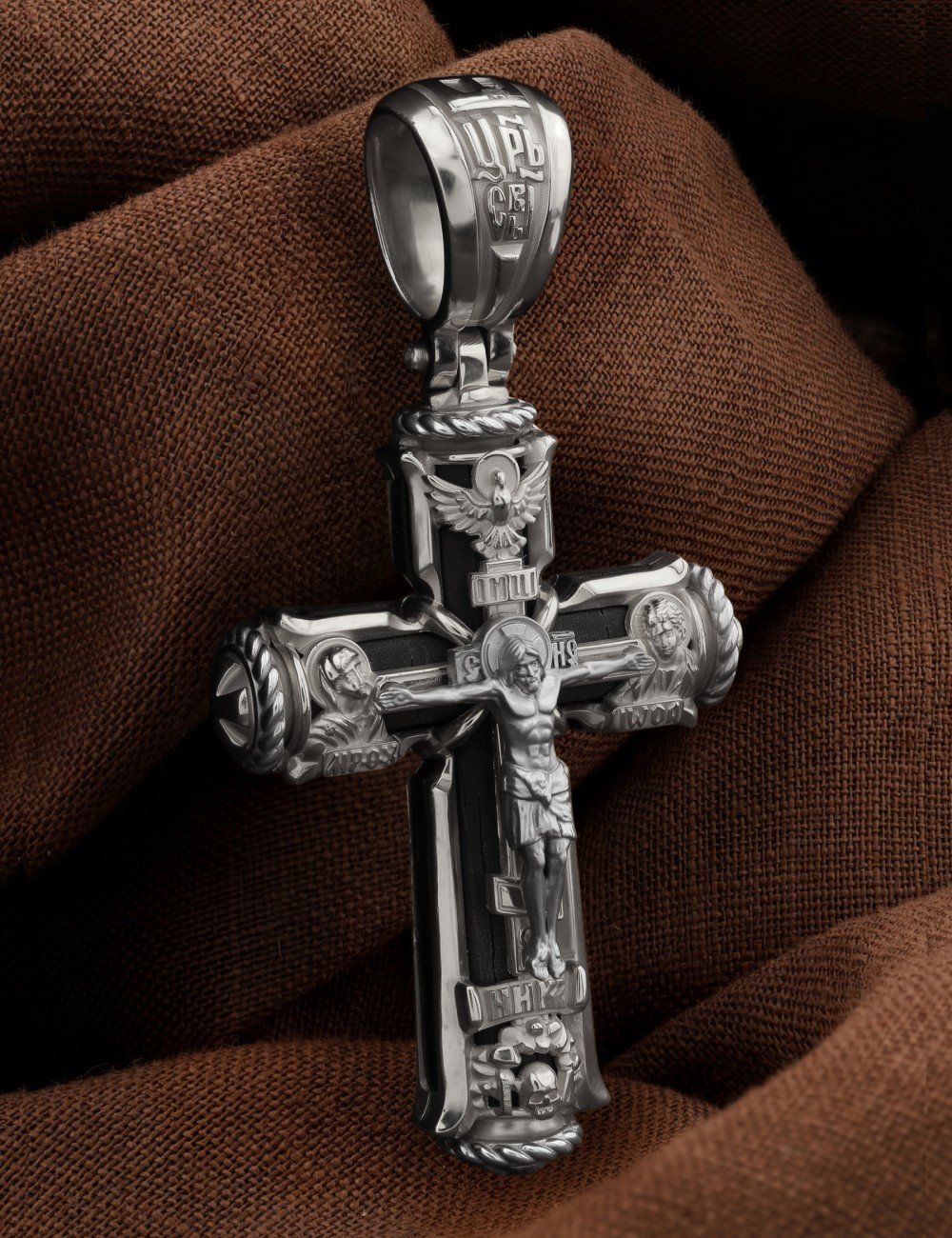 Крест из белого золота c эбеновым деревом