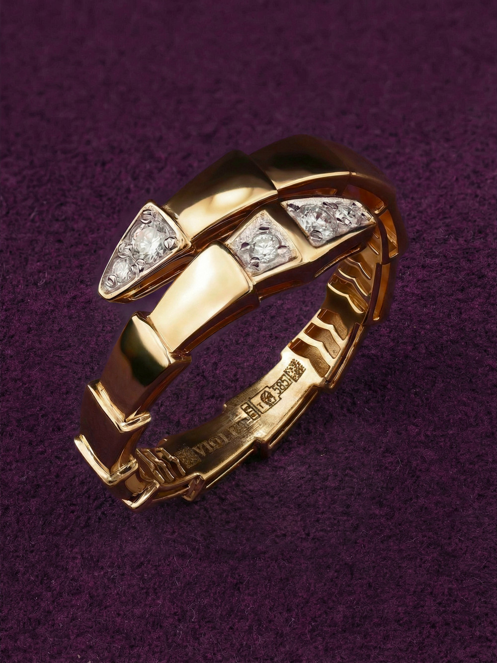 Кольцо из красного золота 585 пробы c бриллиантами