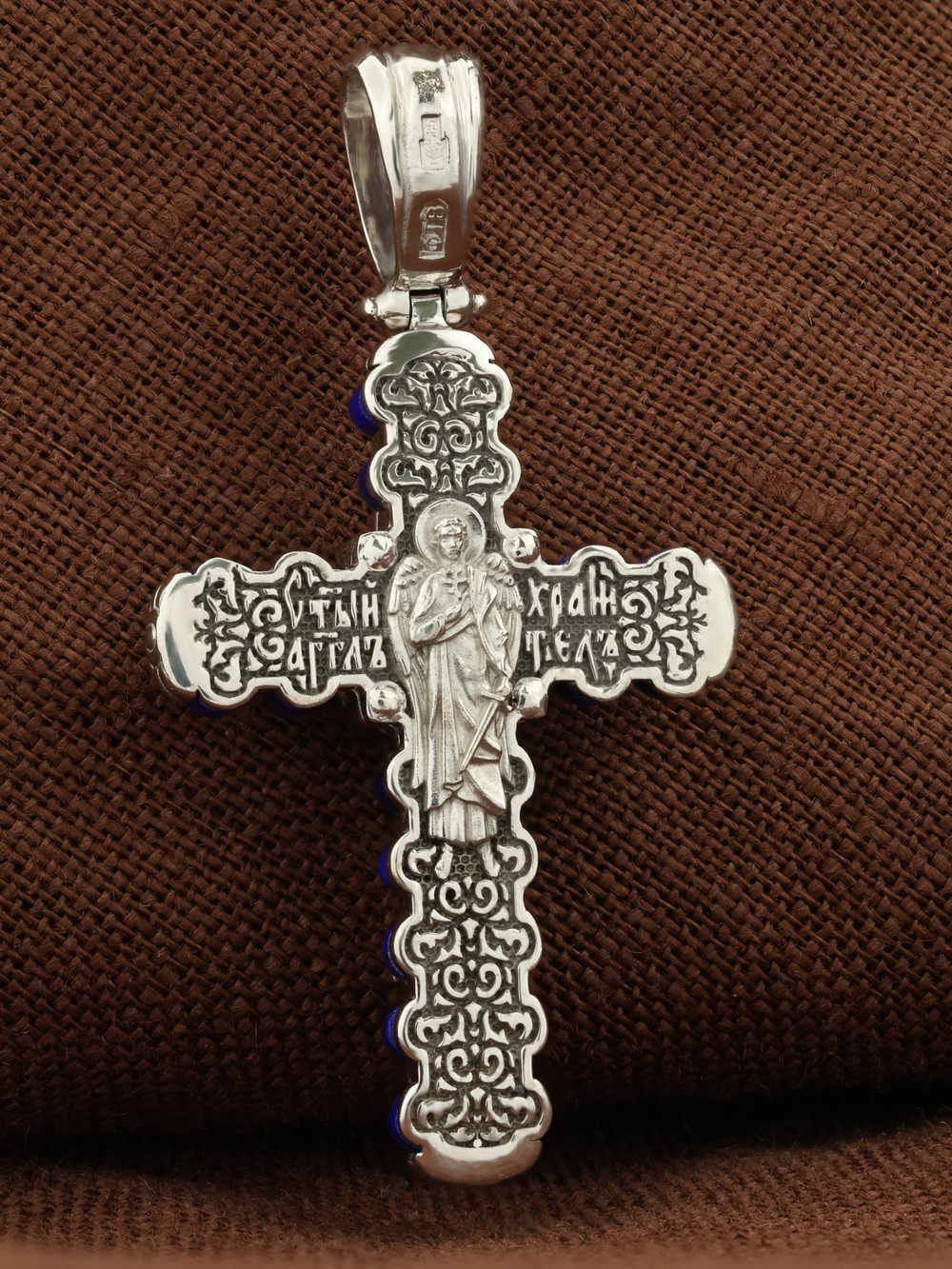Крест из белого золота 585 пробы c лазуритом