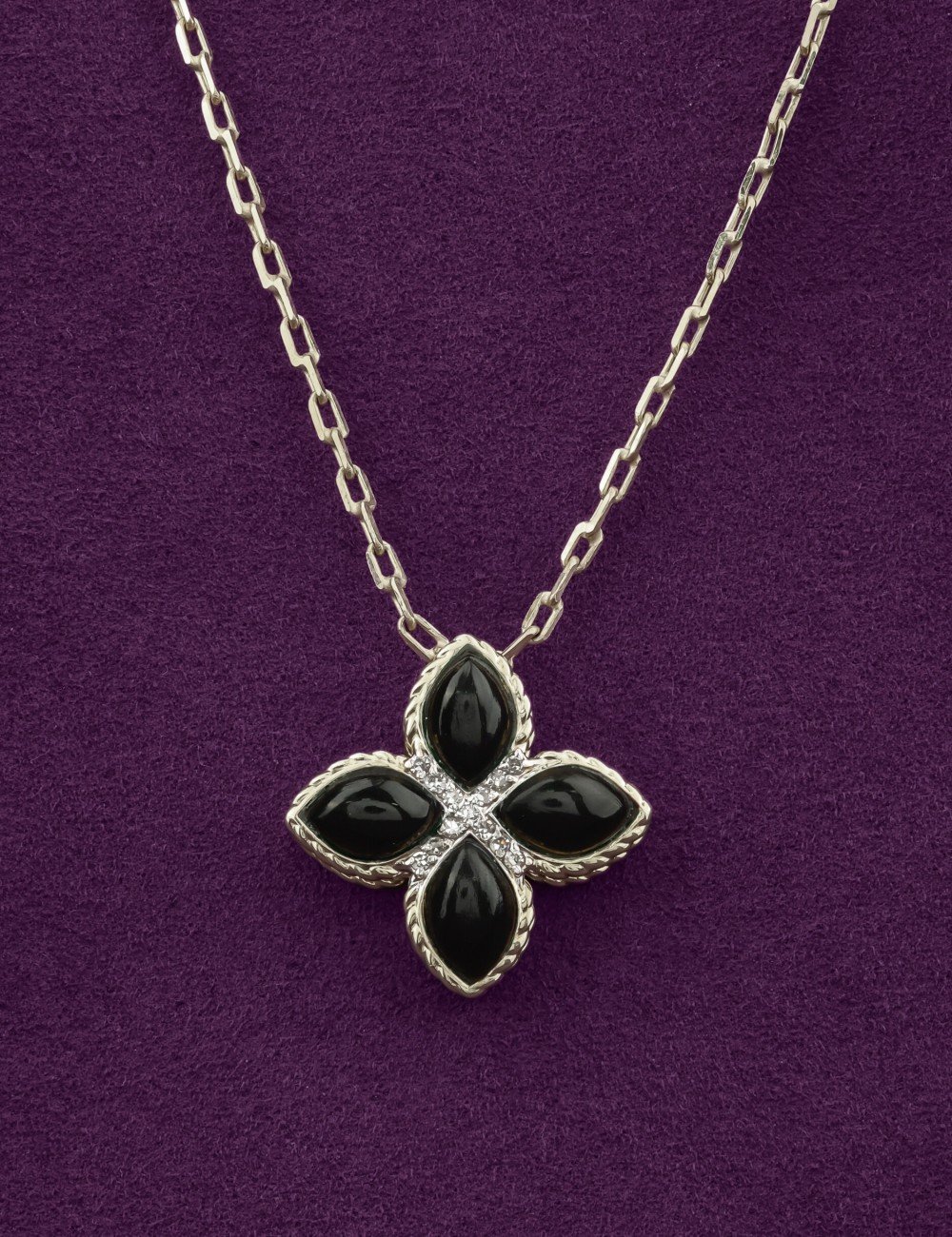 Колье из белого золота c бриллиантами и ониксом