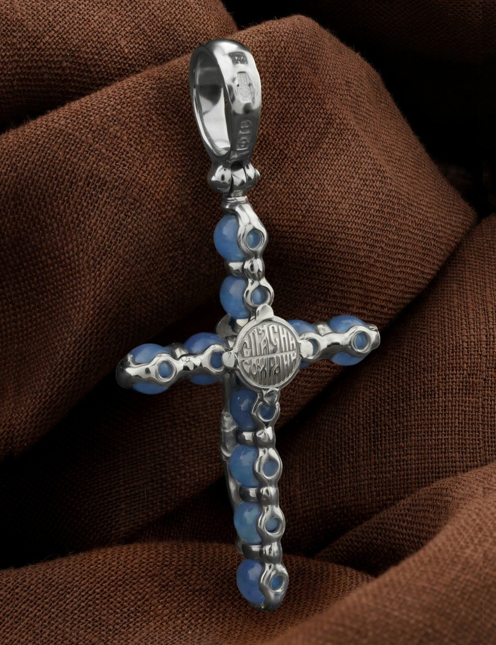 Крест из белого золота c жадеитом