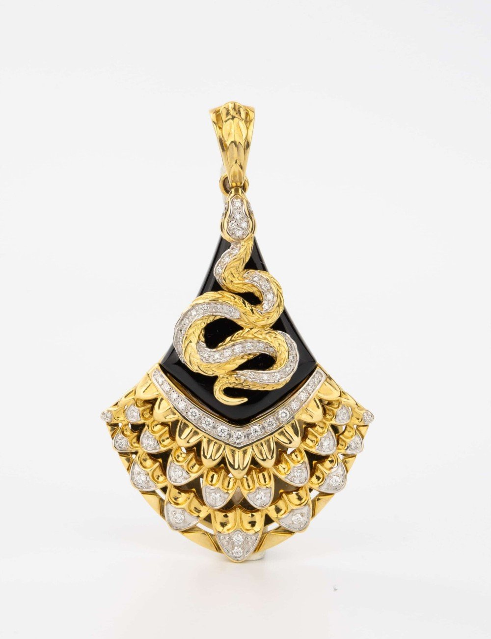 Подвеска из лимонного золота c бриллиантами и ониксом