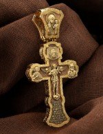 Крест из лимонного золота c деревом груши