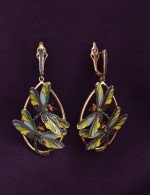 Серьги из золота c сапфиром, изумрудом и эмалью