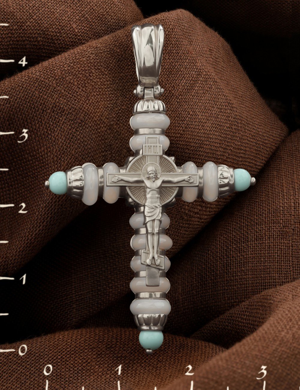 Крест из белого золота c бирюзой и кахолонгом