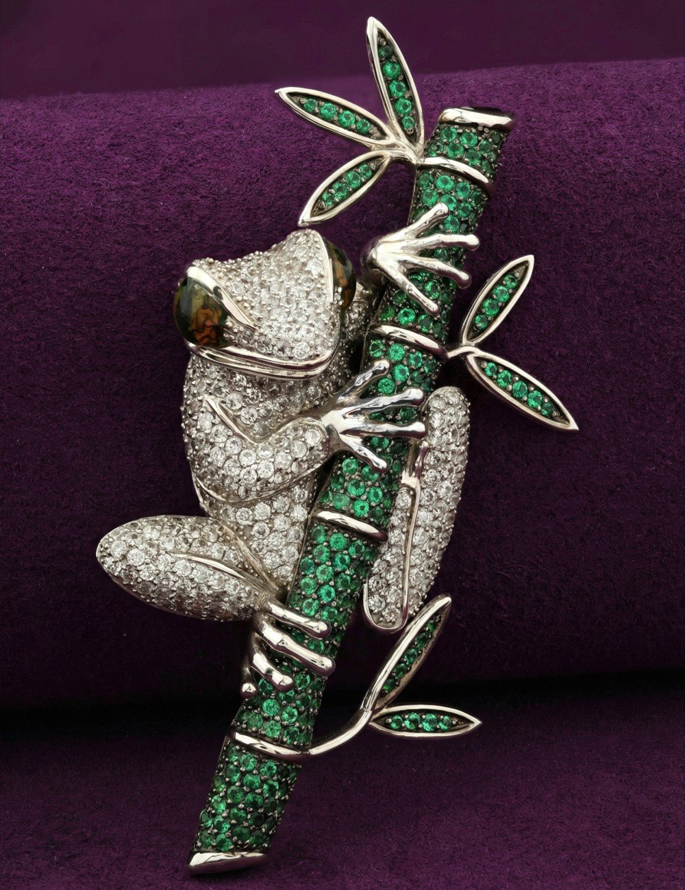 Брошь из белого золота c эмалью, фианитом и дымчатым кварцем