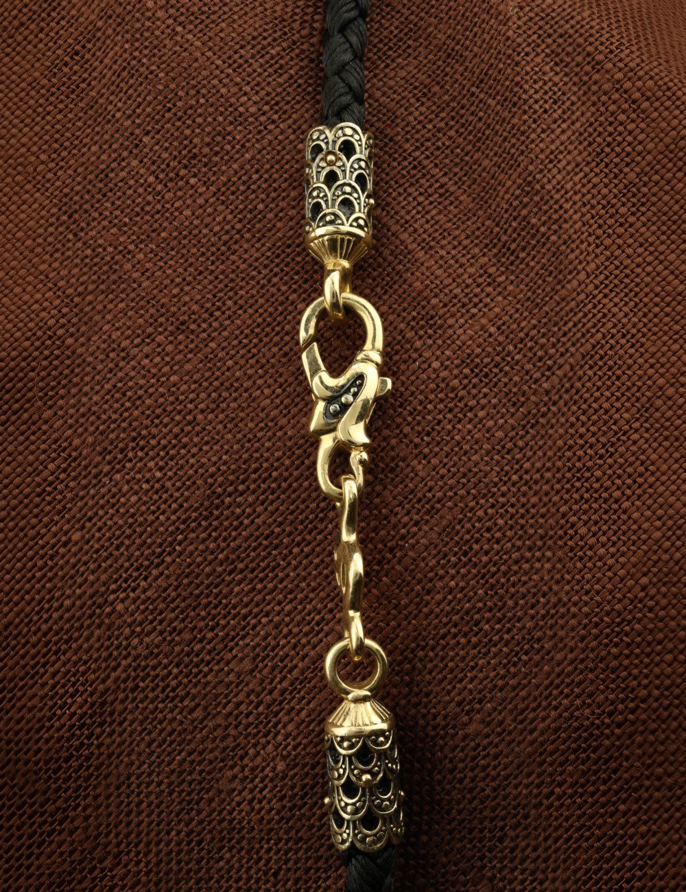 Шнурок шёлковый из лимонного золота c шёлковым шнурком