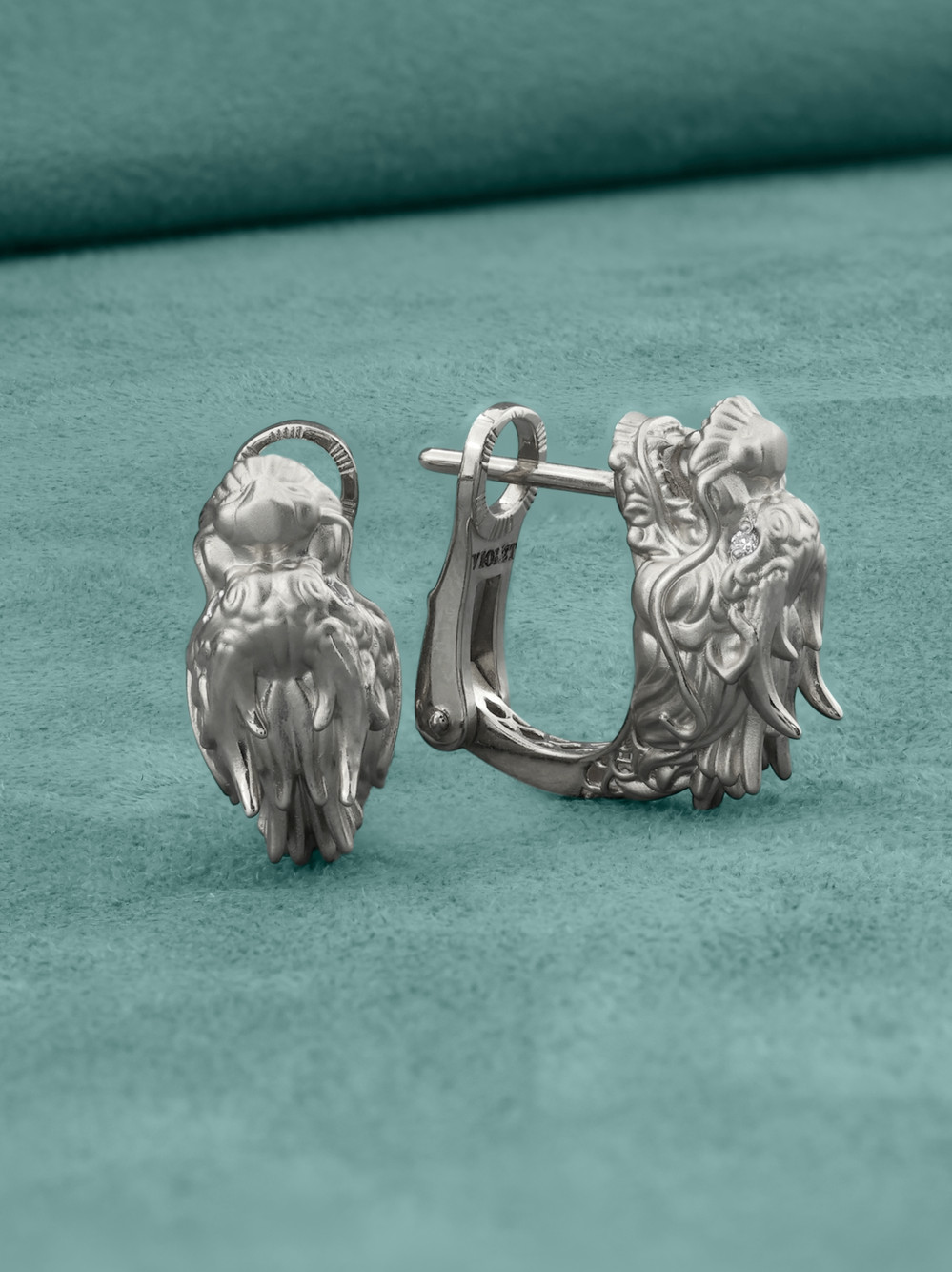 Серьги из белого золота 585 пробы c бриллиантами