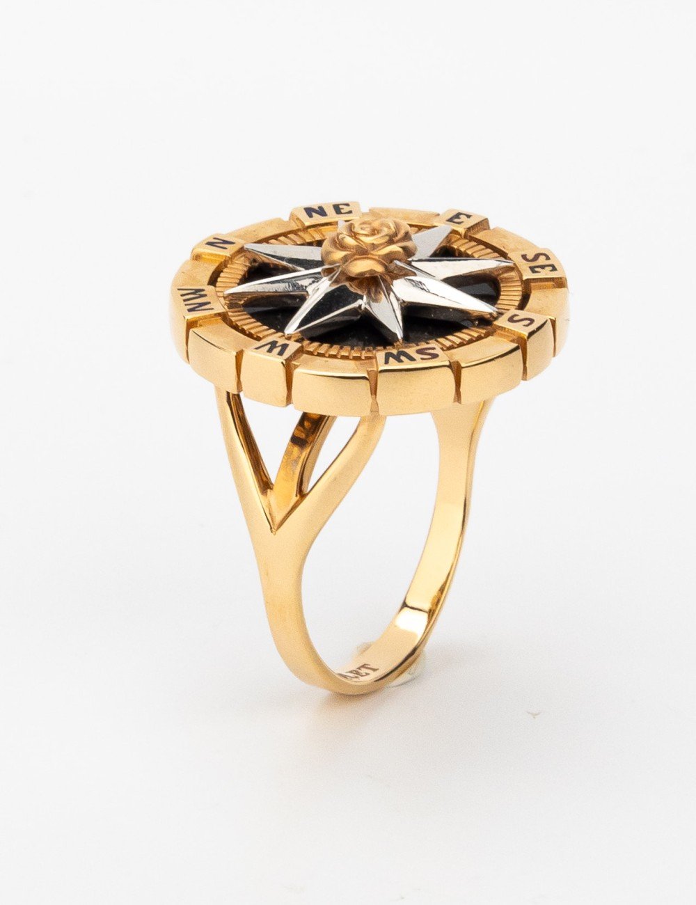 Кольцо из золота c эмалью и ониксом