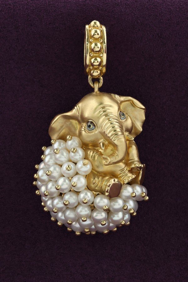 Подвеска из лимонного золота c эмалью и жемчугом