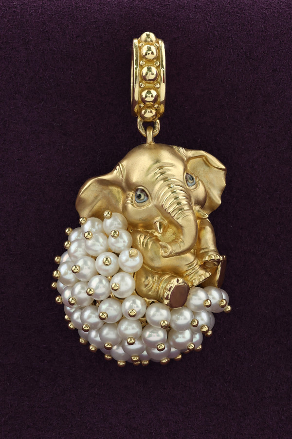 Подвеска из лимонного золота 585 пробы c эмалью и жемчугом