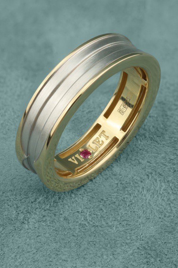 Кольцо из лимонного золота c рубином