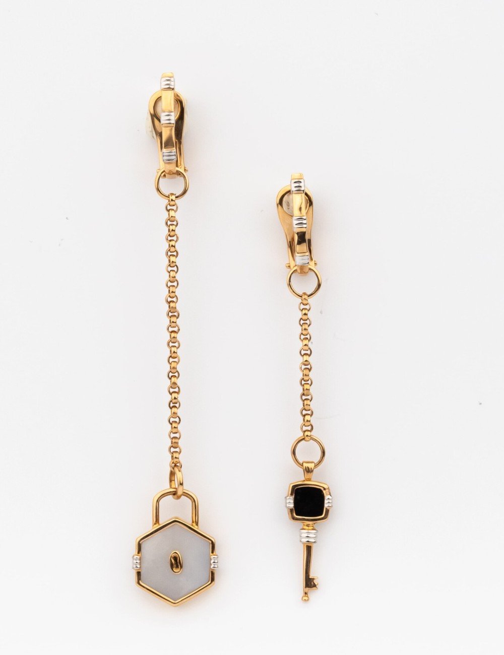 Серьги из золота c ониксом и перламутром