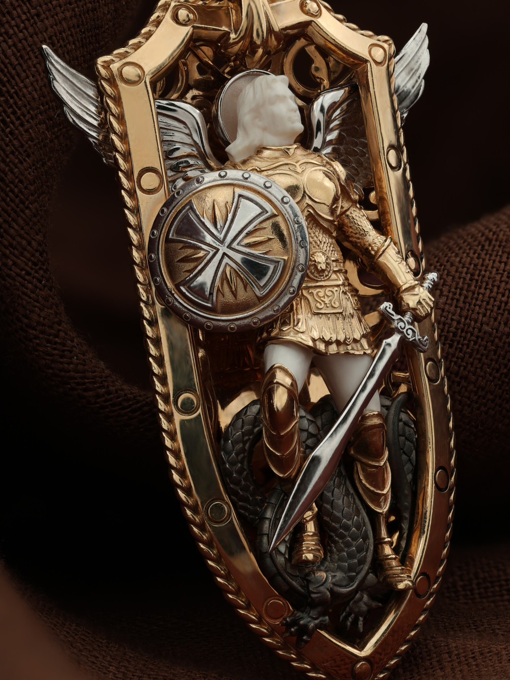 Нательная икона из красного золота 585 пробы c эмалью и бивнем мамонта