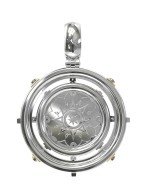 Подвеска из белого золота c эмалью, бриллиантами и ониксом