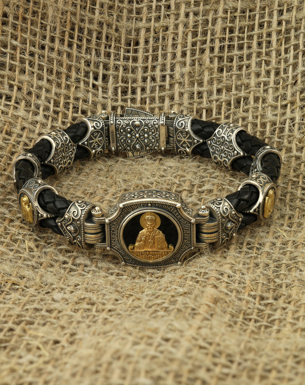 Браслет из серебра 925 пробы и золота 750 пробы c кожаным шнурком и ониксом