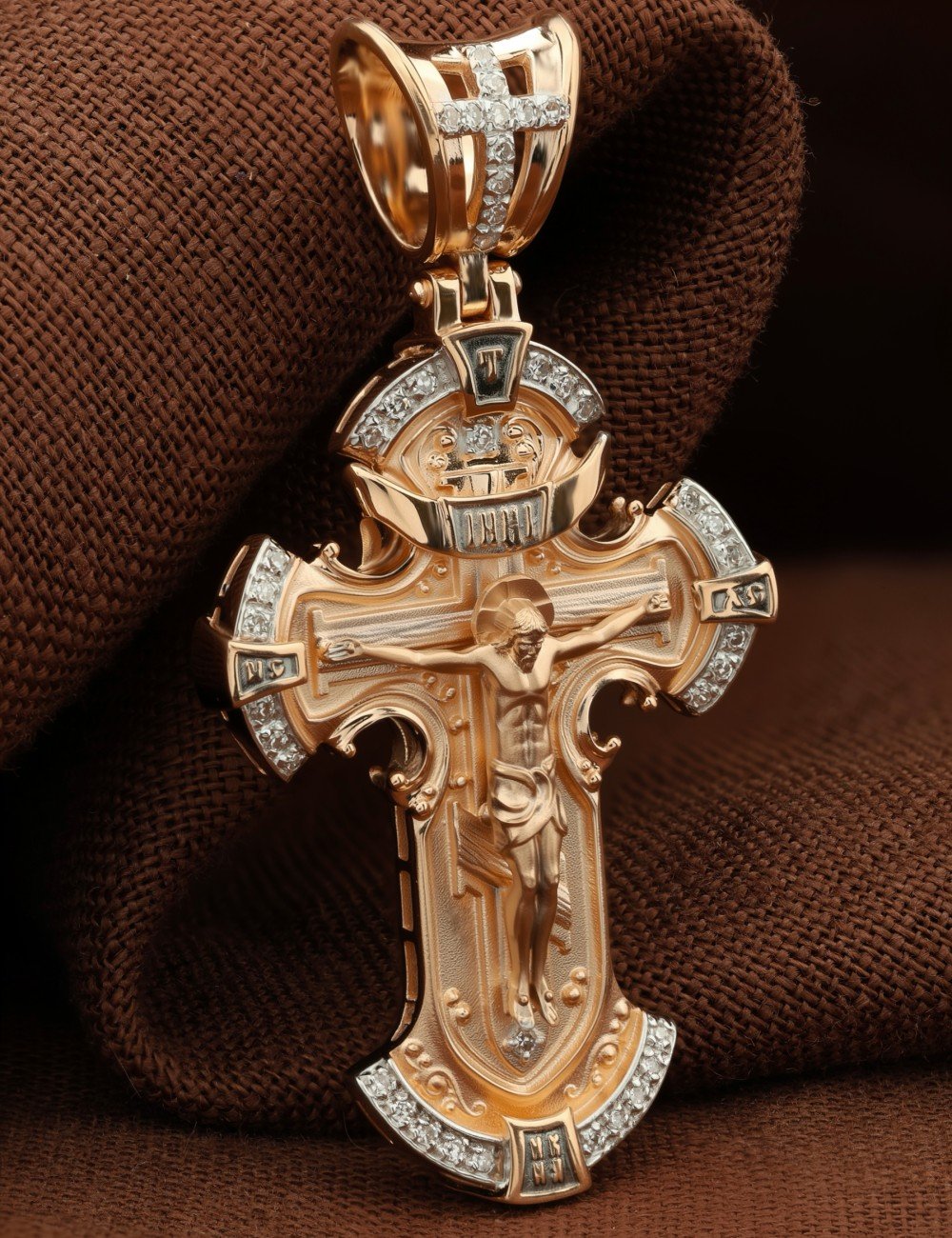 Крест из золота c бриллиантами