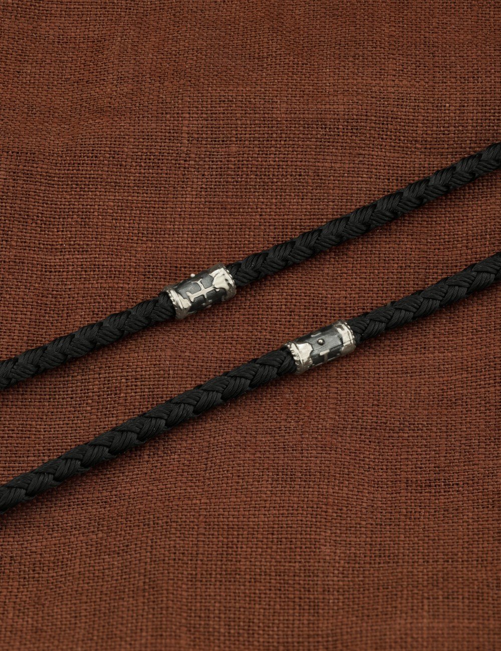 Шнурок шёлковый из белого золота c шёлковым шнурком