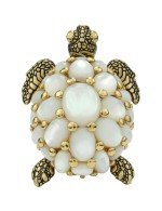 Кольцо из лимонного золота c эмалью и перламутром