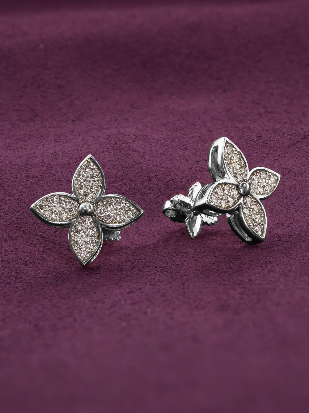 Серьги из белого золота 585 пробы c бриллиантами