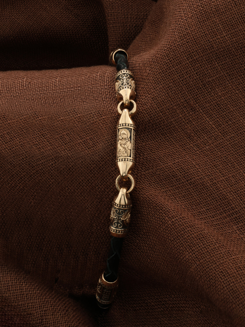 Браслет-шнурок из красного золота 585 пробы c кожаным шнурком