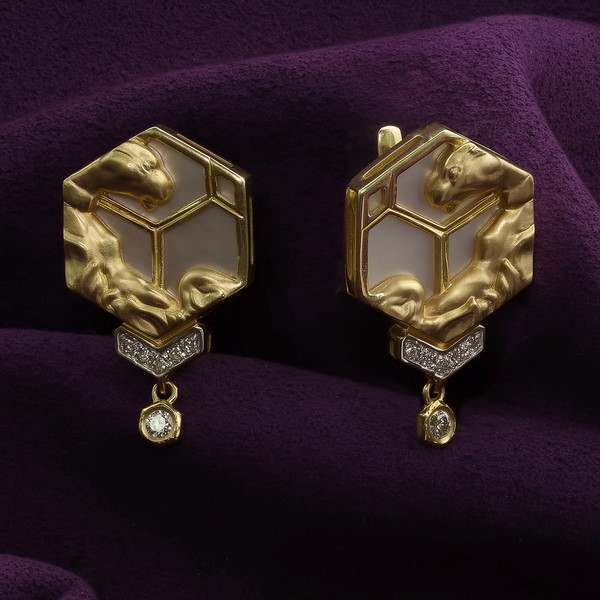 Серьги из лимонного золота 585 пробы c бриллиантами и перламутром